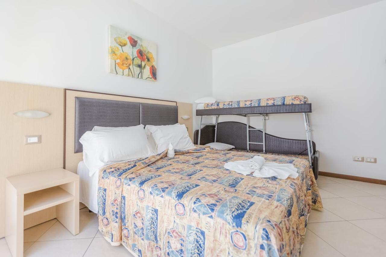 Hotel Bremen Римини Экстерьер фото