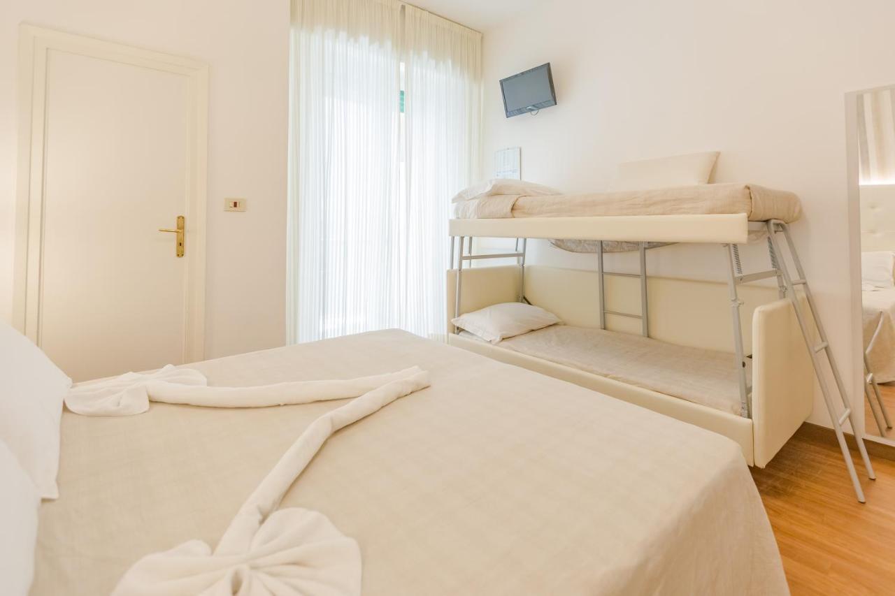 Hotel Bremen Римини Экстерьер фото