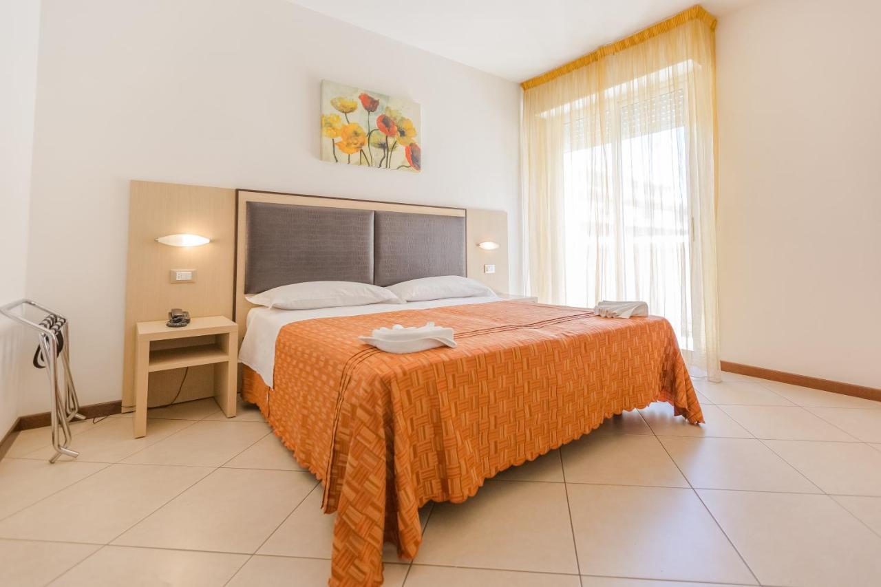 Hotel Bremen Римини Экстерьер фото